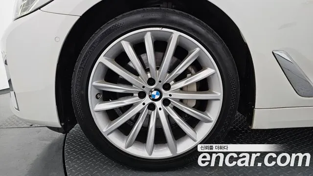 BMW 5-Series 5 серия (G30) 530i xDrive Luxury — Фото автомобиля 3
