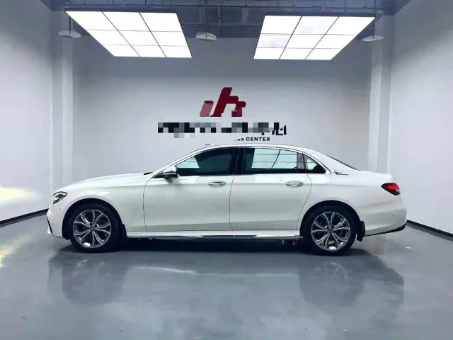 Mercedes-Benz E-Class — Фото автомобиля 8