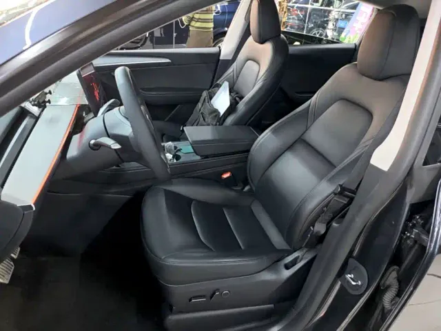 Tesla Model Y — Фото автомобиля 14