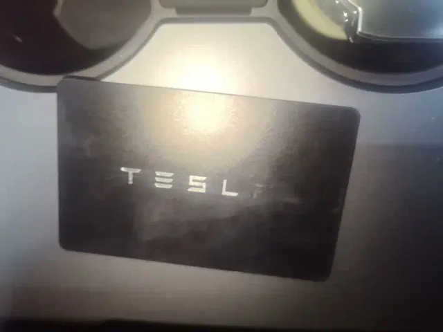 Tesla Model Y 2024 Rear-Wheel Drive Version — Фото автомобиля 8