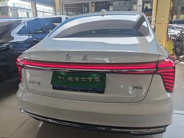 Hongqi H5 — Фото автомобиля 5