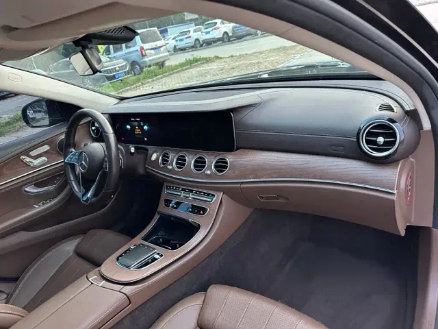 Mercedes-Benz E-Class — Фото автомобиля 15