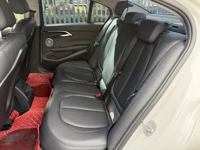 BMW 1 Series — Фото автомобиля 12