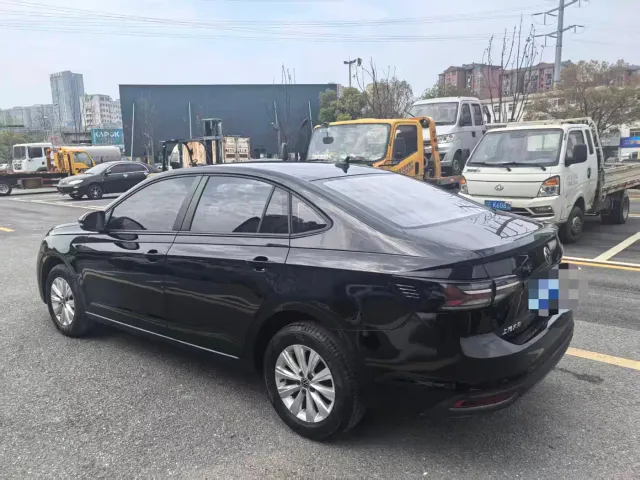 Volkswagen Lavida — Фото автомобиля 5