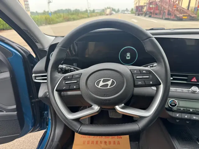 Hyundai Elantra — Фото автомобиля 13
