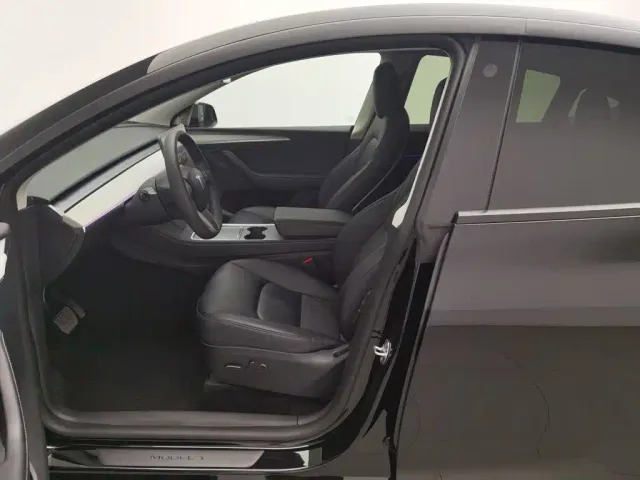 Tesla Model Y — Фото автомобиля 10