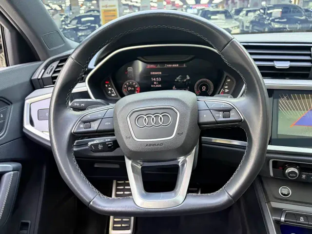 Audi Q3 — Фото автомобиля 9