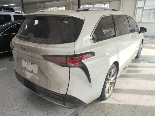 Toyota Sienna — Фото автомобиля 14