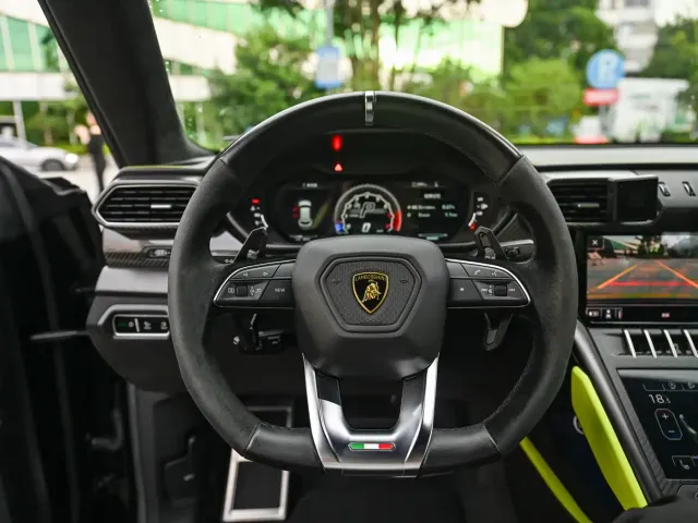 Lamborghini Urus — Фото автомобиля 9