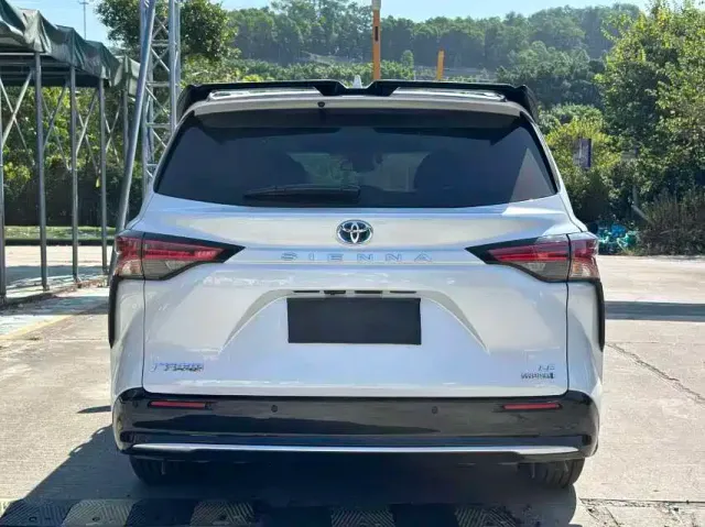 Toyota Sienna — Фото автомобиля 8