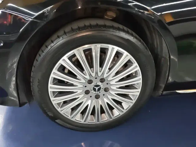 Mercedes-Benz E-Class — Фото автомобиля 22