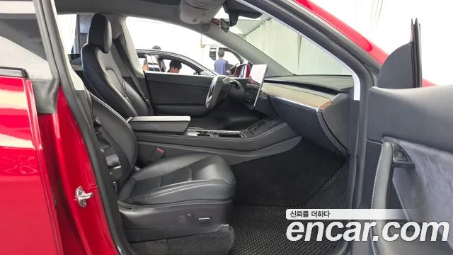 Tesla Model Y — Фото автомобиля 17