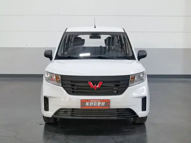 Wuling Hongguang Plus — Фото автомобиля 3