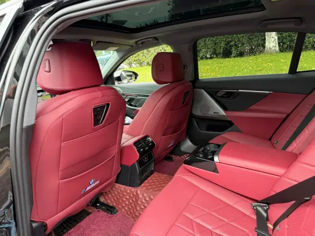 BMW 5 Series — Фото автомобиля 11