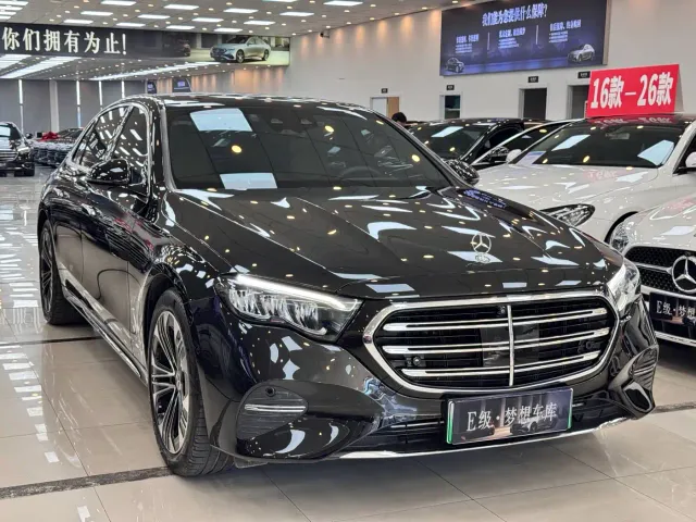 Mercedes-Benz E-Class — Фото автомобиля 3