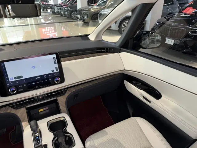 Lexus Lexus LM 2023 500h 6-Seater Prestige Edition — Фото автомобиля 6