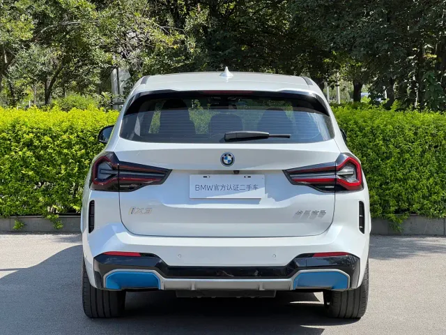BMW iX3 — Фото автомобиля 13