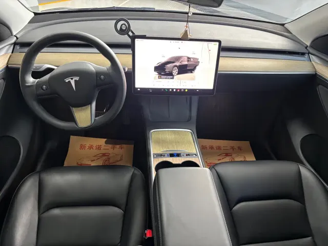 Tesla Model Y — Фото автомобиля 8