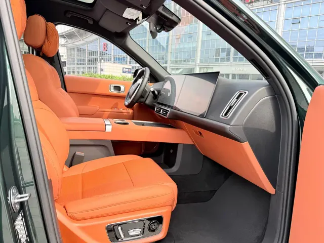 Li Auto L9 — Фото автомобиля 10