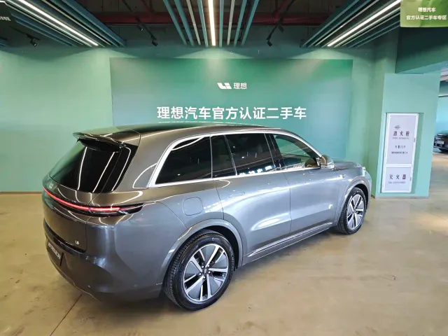 Li Auto L8 — Фото автомобиля 14