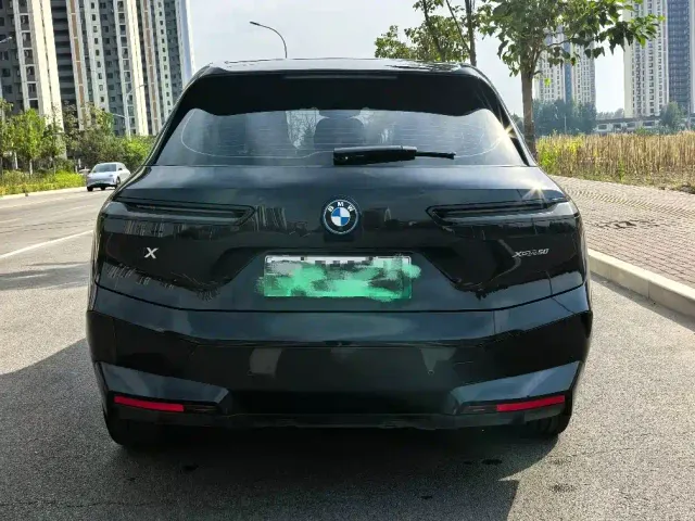 BMW iX — Фото автомобиля 6