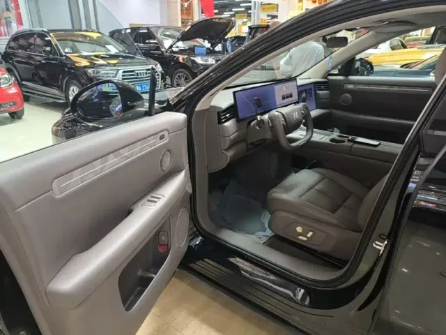 IM Motors LS6 — Фото автомобиля 15