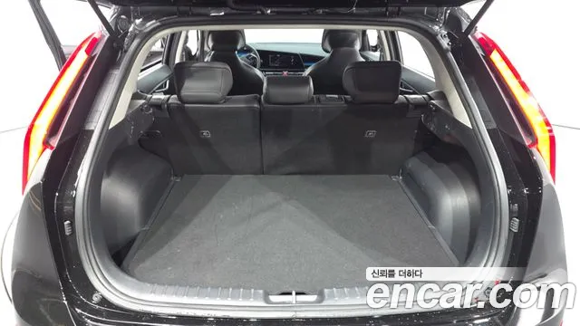 Kia Niro — Фото автомобиля 23