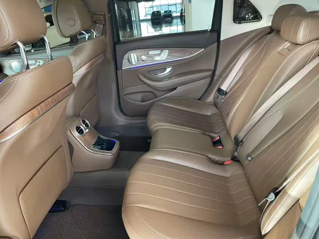 Mercedes-Benz E-Class — Фото автомобиля 7