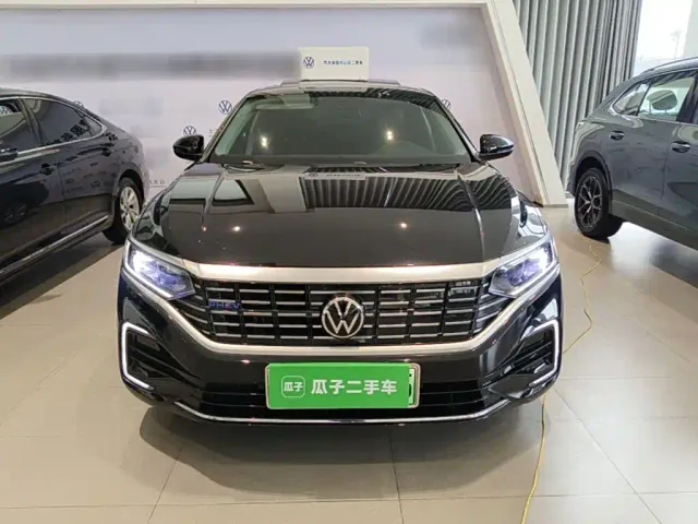 Volkswagen Passat — Фото автомобиля 2