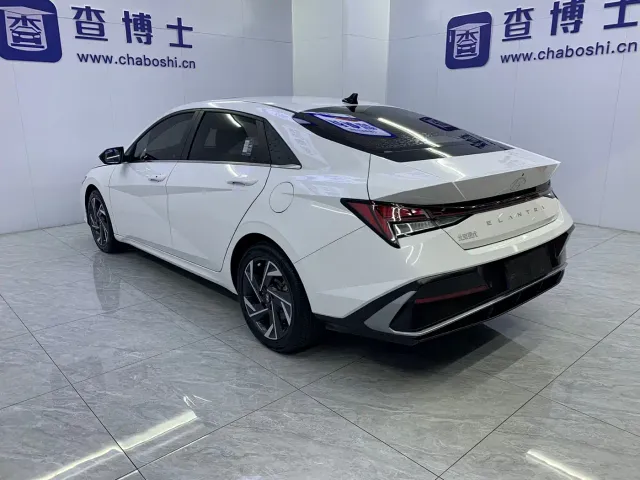 Hyundai Elantra — Фото автомобиля 19