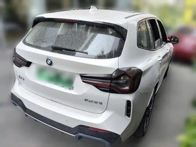BMW iX3 — Фото автомобиля 9