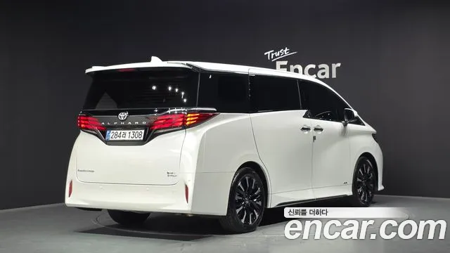 Toyota Alphard — Фото автомобиля 2