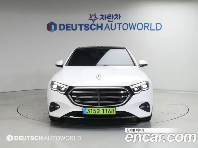 Mercedes-Benz E-Class — Фото автомобиля 3