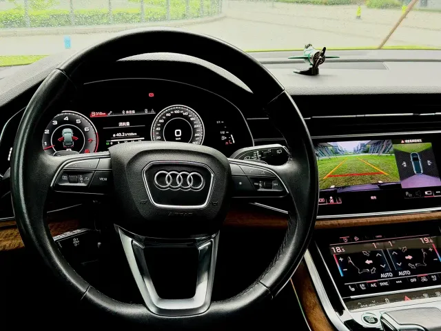 Audi Q7 — Фото автомобиля 6