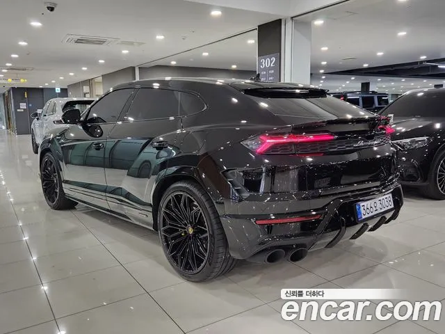 Lamborghini Urus — Фото автомобиля 2