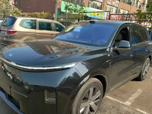 Li Auto L8 — Фото автомобиля 5