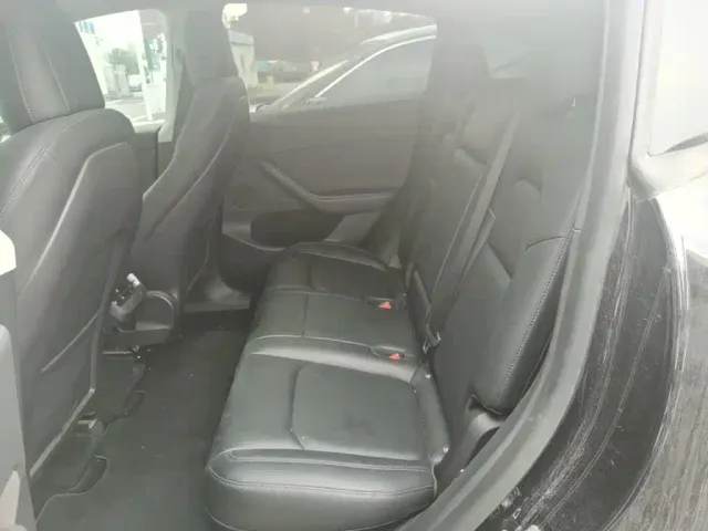 Tesla Model Y — Фото автомобиля 16