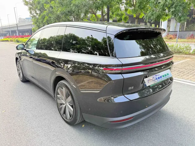 Li Auto i8 — Фото автомобиля 6