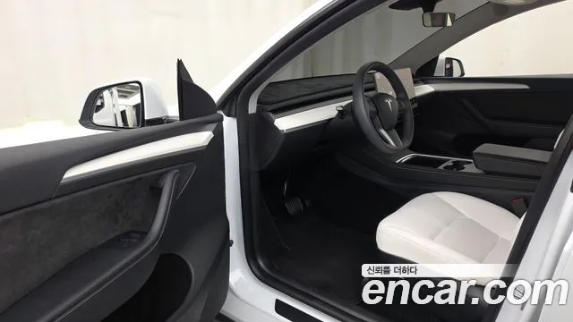 Tesla Model Y — Фото автомобиля 10