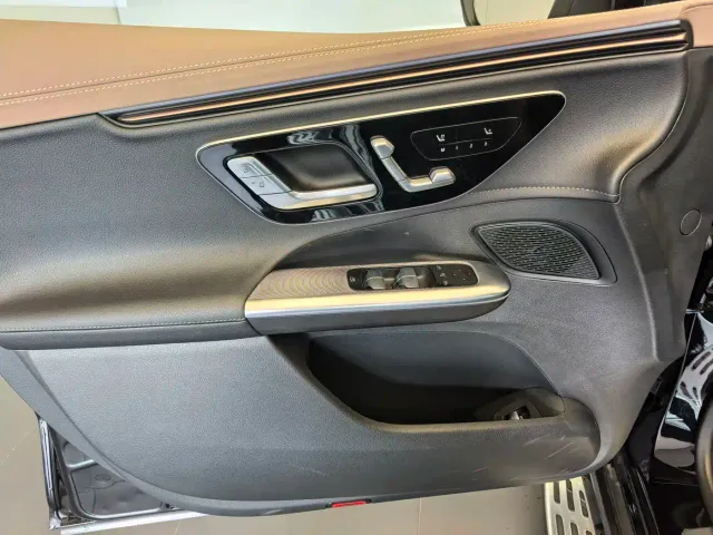 Mercedes-Benz EQE SUV — Фото автомобиля 15