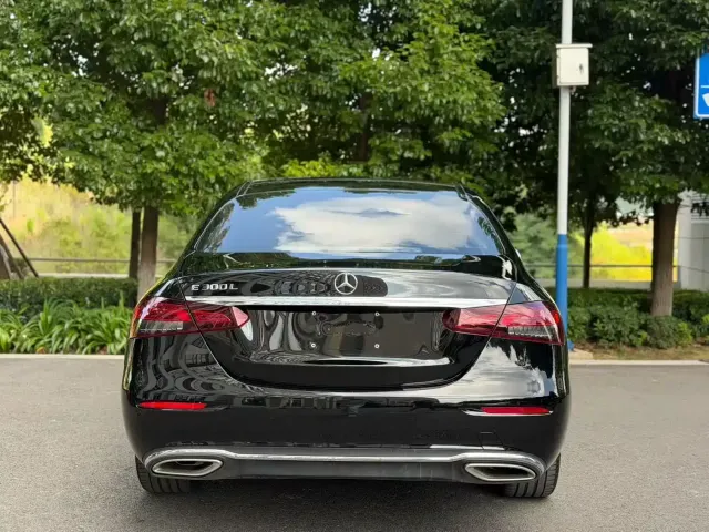 Mercedes-Benz E-Class — Фото автомобиля 8