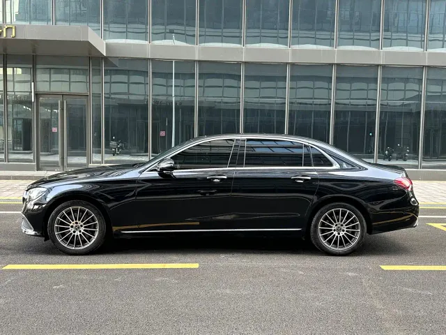 Mercedes-Benz E-Class — Фото автомобиля 3