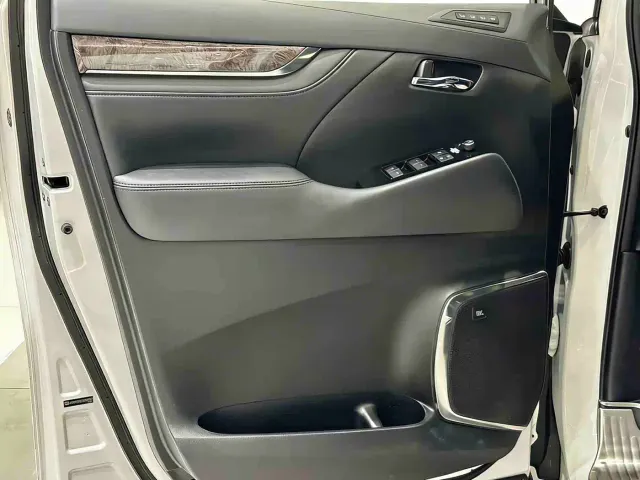 Toyota Alphard — Фото автомобиля 8