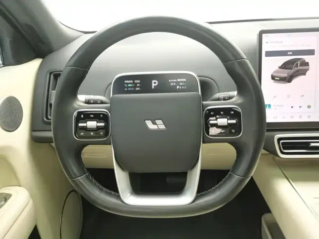 Li Auto L8 — Фото автомобиля 15