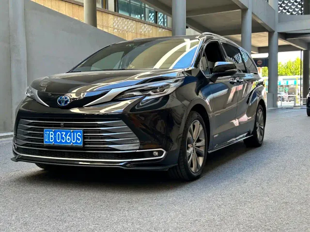 Toyota Sienna — Фото автомобиля 2