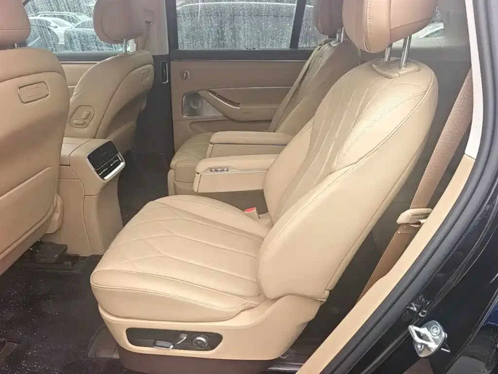 AITO Wenjie AITO M8 2025 Pure Electric Max+ 6-Seater Long Range Version — Фото автомобиля 16