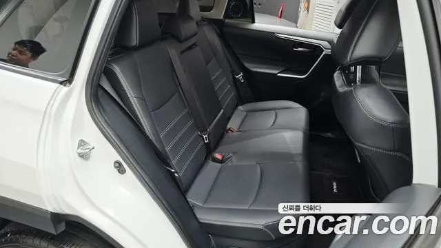 Toyota RAV4 — Фото автомобиля 19