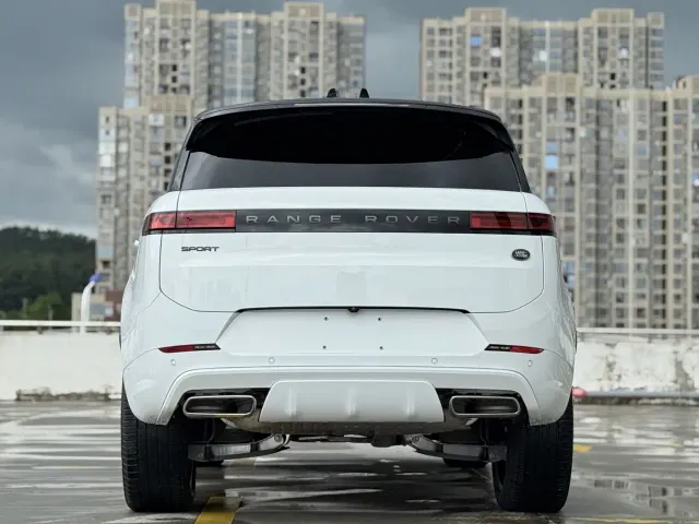 Land Rover Range Rover Sport — Фото автомобиля 12