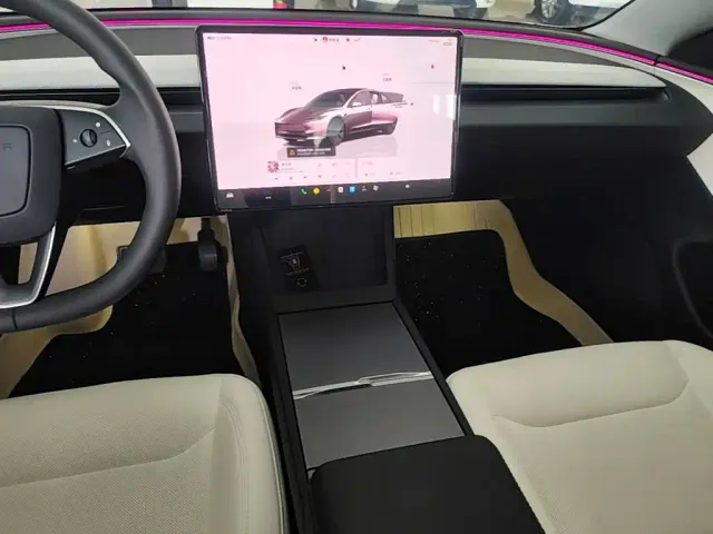 Tesla Model 3 — Фото автомобиля 12