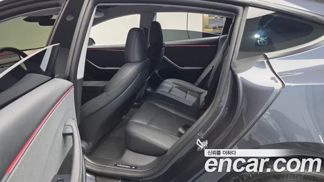 Tesla Model 3 — Фото автомобиля 17